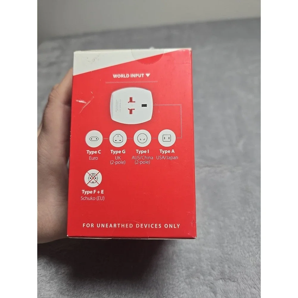 Skross MUV USB World Travel Adapter 2-pole Adapter and USB Charger 2.4A Europe